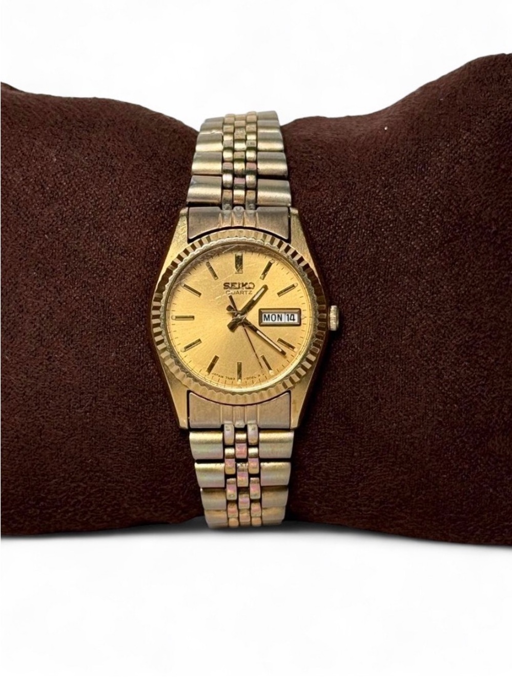 VTG Seiko Quartz Women’s Watch Gold Tone Day Date Fluted Bezel Monochrome Luxury